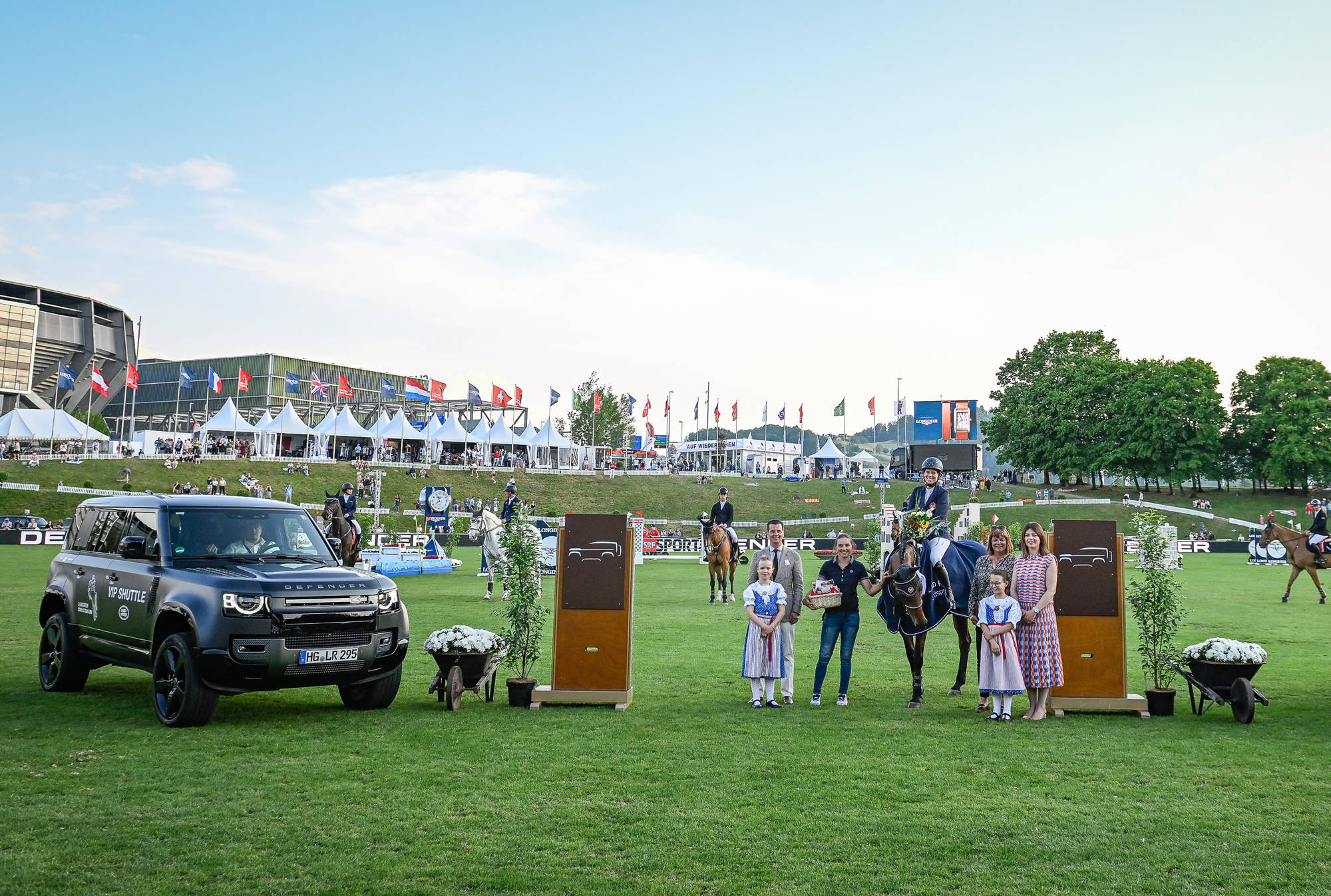 Grosses Land Rover Jagdspringen