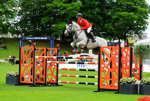 Pius Schwizer gewinnt den Preis CSIO Club II