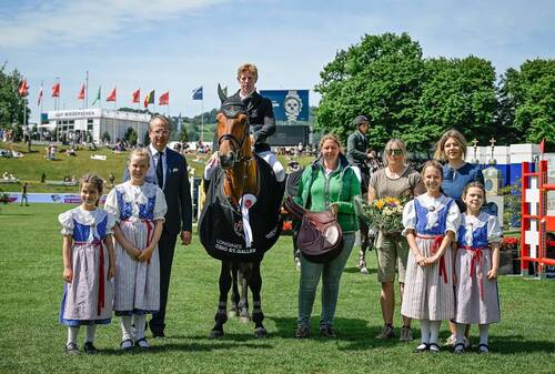 This year's Horsemanship Award, went to Marcus Ehning and groom Mel Jobst