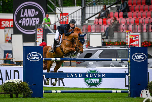 Grossartiges Land Rover Jagdspringen!