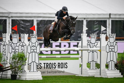 Leony Seitz and Diandra win