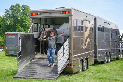 Riders and horses well arrived